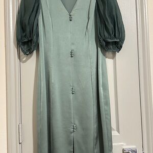 Elegant Green Dress with Puff Sleeves